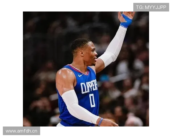 米特罗维奇进攻端优势明显,本赛季表现稳健 米特罗维奇进攻端优势明显,本赛季表现稳健